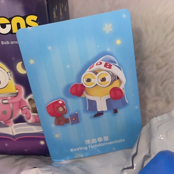 Minions bedtime story Boxing fundamentals resin plastic sculpture blue /red NWT - Picture 5 of 10